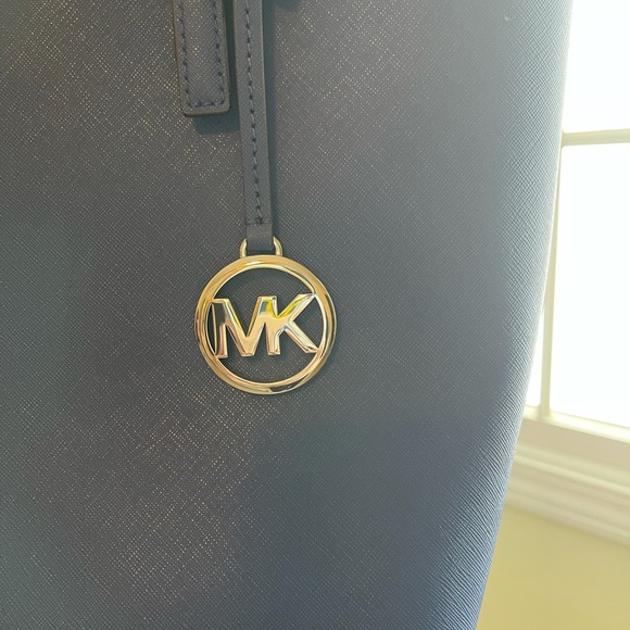 NWT Michael Kors jet set tote - Picture 5 of 6